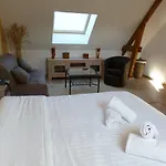 Logis & Restaurant Le Relais De Fleurette Otel 3*